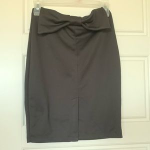 Black skirt with bow